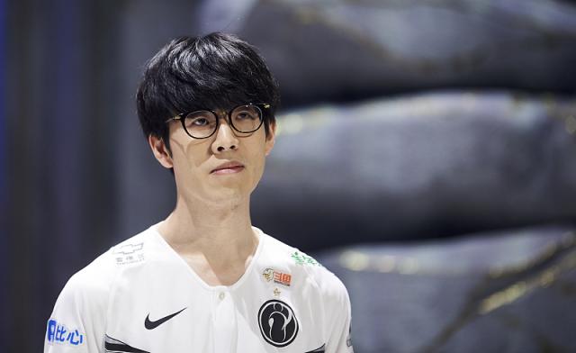 邮报：梅努希望冬窗离开曼联，有12家俱乐部对他感兴趣